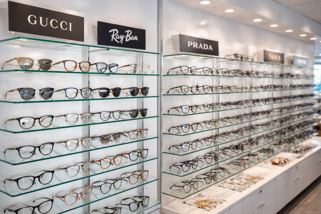How to Choose Between Designer and Everyday Eyeglasses?